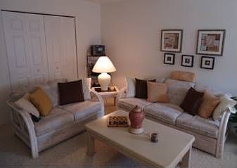 2nd image of 201 E Marina Ct #1A
