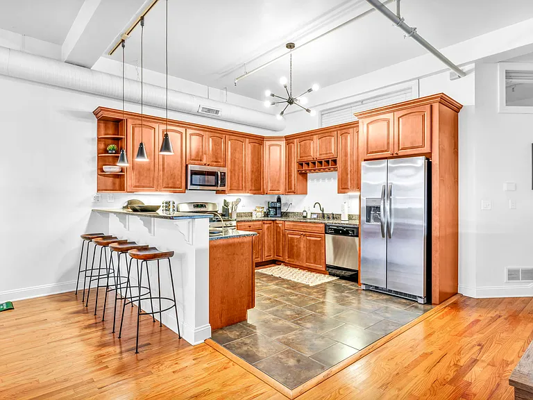 2042 E 4th St #300 — Photo 14