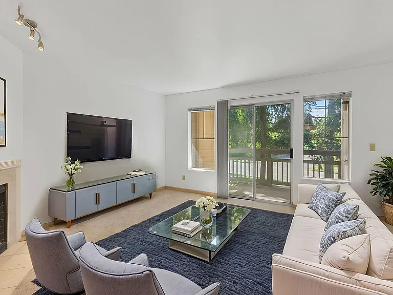 5300 Harbour Point Blvd W #310F — Photo 4