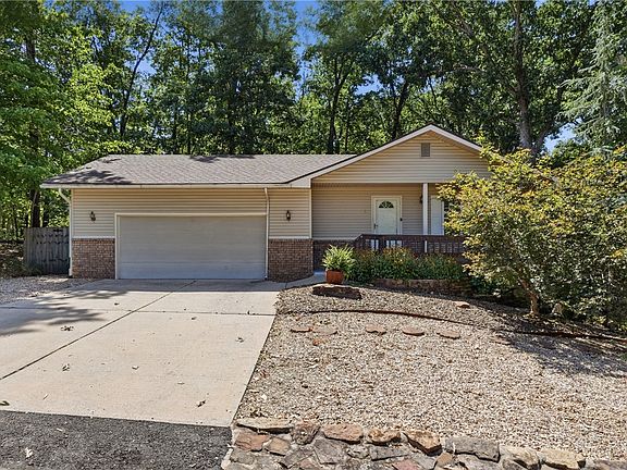 2nd image of 3 Tisbury Ln