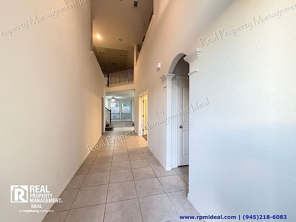 3rd image of 907 Bainbridge Ln