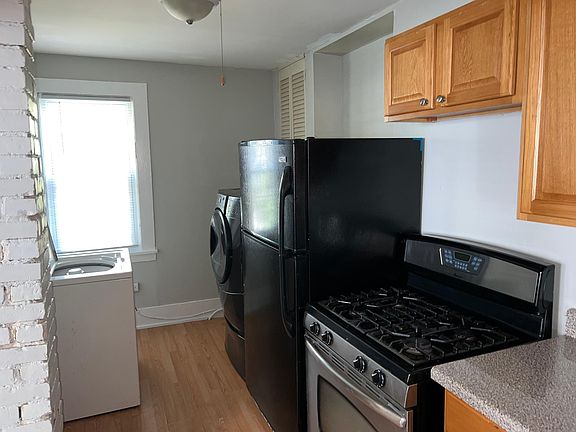 3rd image of 415 Parkdale Ave #2