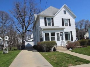 716 W Elk St, Freeport, IL 61032