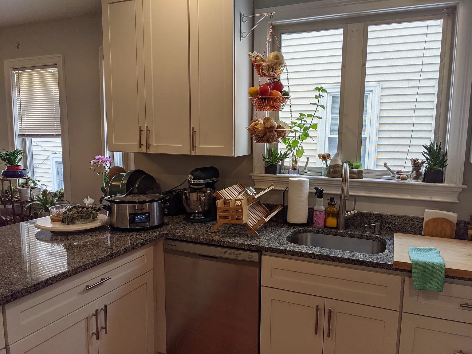 2 bed, 1100 sqft, $3,250 — Photo 1