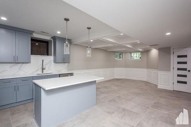 1st image of 3056 W Palmer Blvd