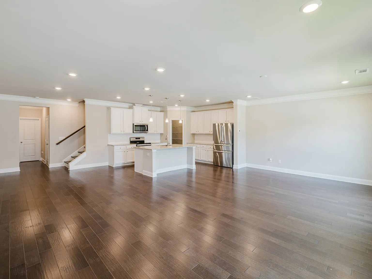3 bed, 2.5 bath, 2268 sqft, $2,200 — Photo 4