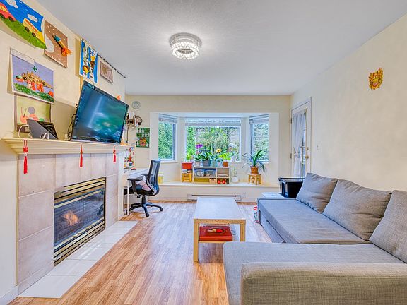 4th image of 3738 Norfolk St #207