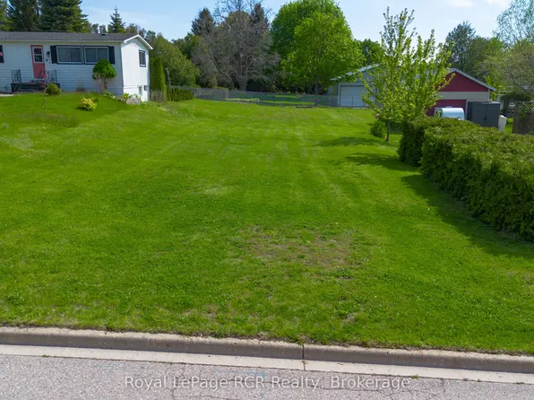 344 Saint Albert St, Kincardine, ON N2Z 2T8