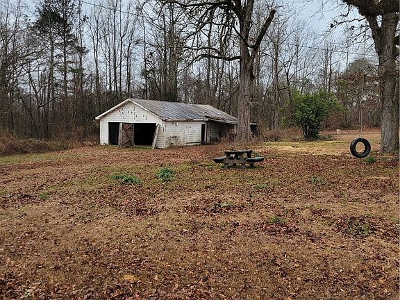 2nd image of 2317 Moorehead Rd