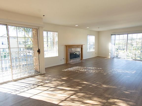 4th image of 9812 Vidor Dr APT 401