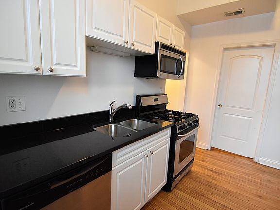 3rd image of 2548 N Burling St #2550-3N