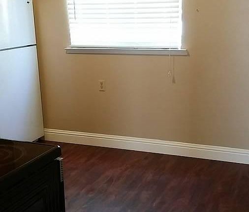 Kitchen with eat-in space