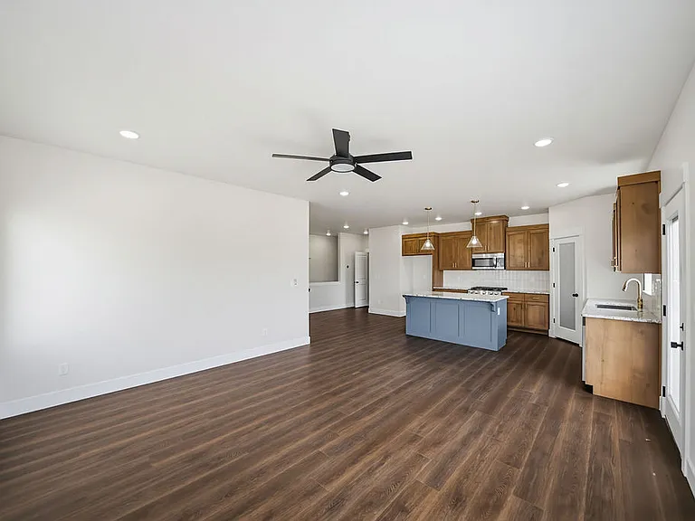 445 E River Ln — Photo 22