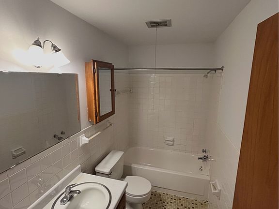 3rd image of 3826 Stinson Blvd NE APT 201