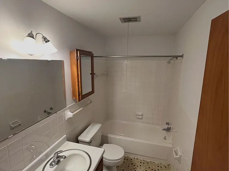 3826 Stinson Blvd NE #201 — Photo 3