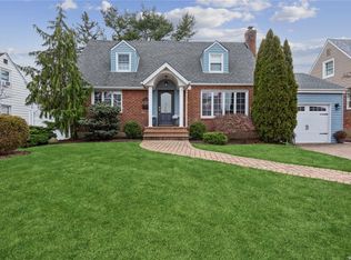 1075 Harrow Rd, Franklin Square, NY 11010