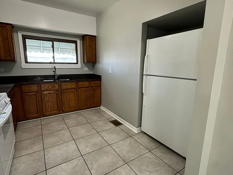 768 Greenbay Ave — Photo 9