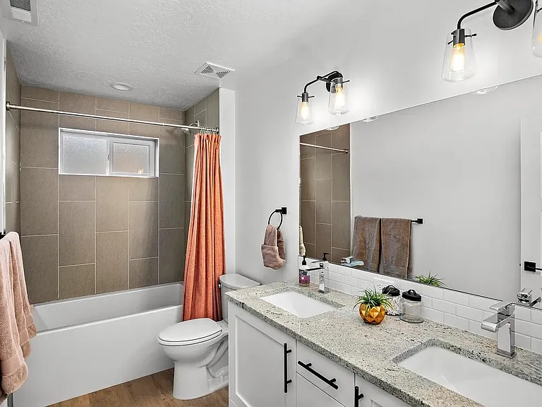 114 E Demming Ln — Photo 15