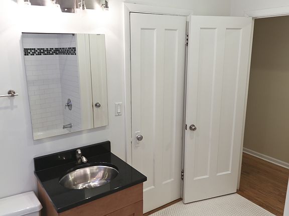 5th image of 1444 W Elmdale Ave APT 1