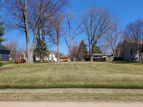 1627 Lake Holiday Dr, Sandwich, IL 60548