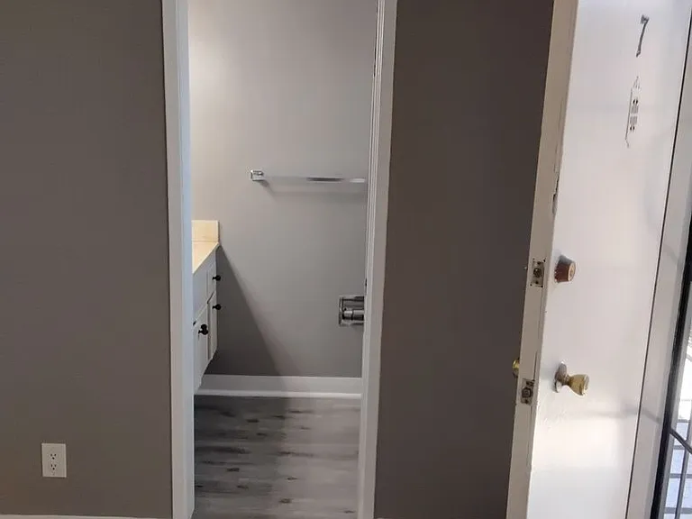 880 Victor Ave — Photo 3