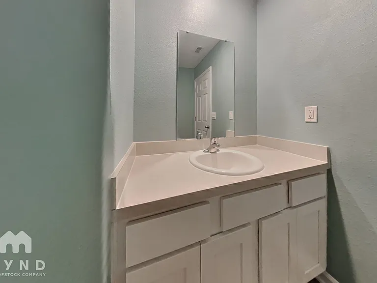 216 Stonegate Ave — Photo 8