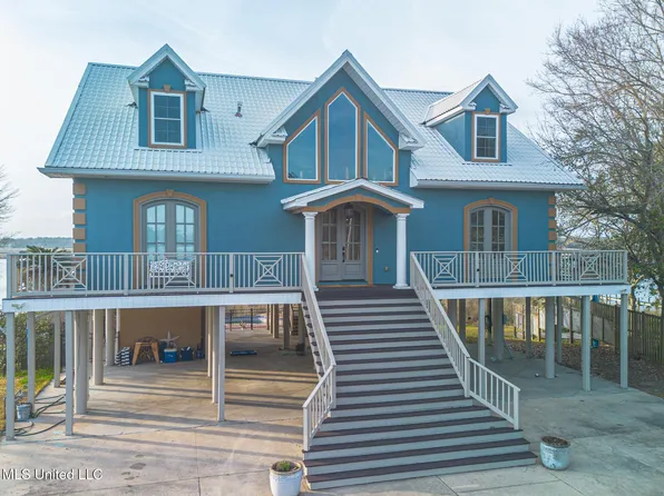 957 N Shore Dr, Biloxi, MS 39532