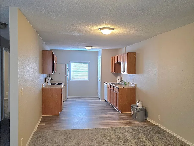 942 N Ross Ave — Photo 8