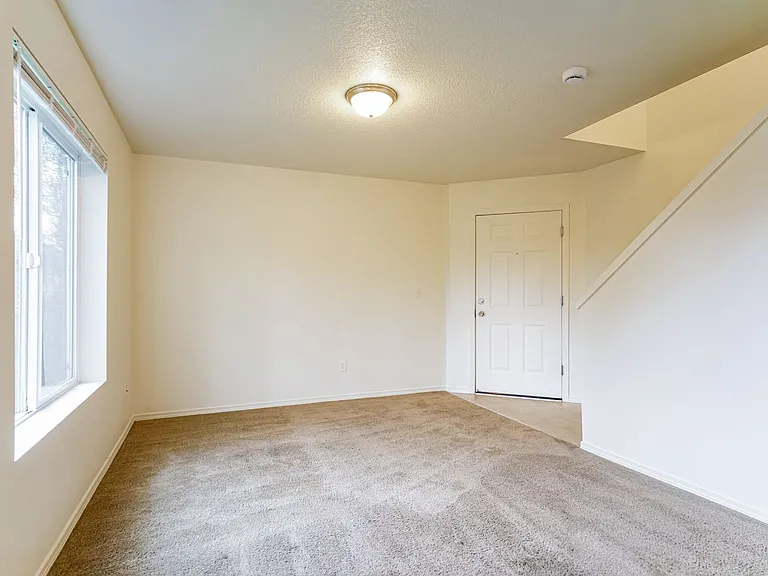 1377-01PP Stacey Lee Apartments — Photo 39