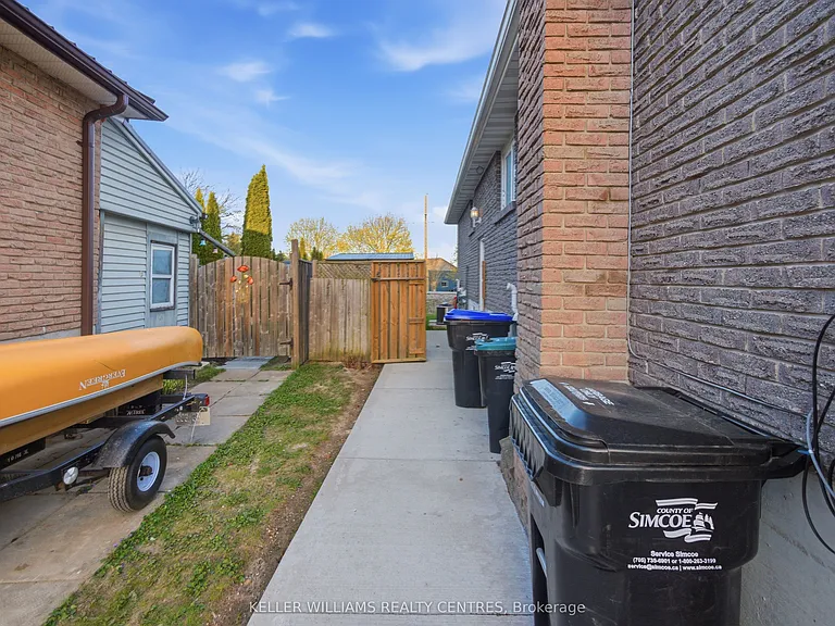 25 Townsend Ave #B — Photo 31