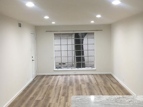 2nd image of 5310 Fleetwood Oaks Ave APT 136