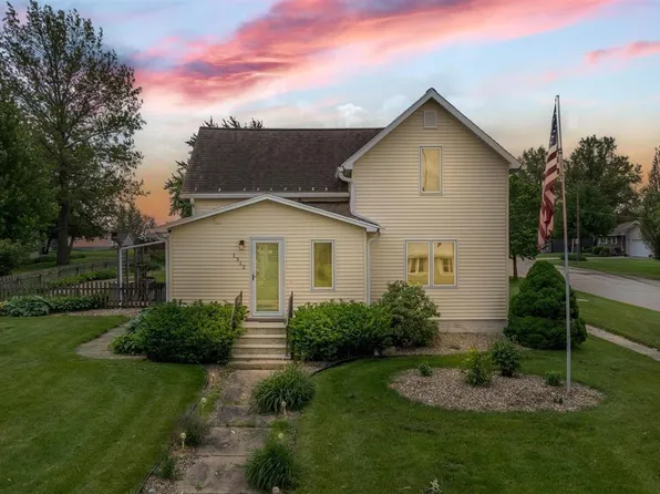 1312 Wilson St, Dysart, IA 52224