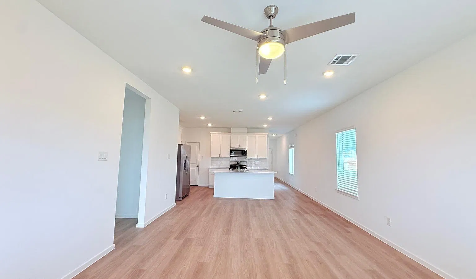 4 bed, 2.5 bath, $2,450 — Photo 2