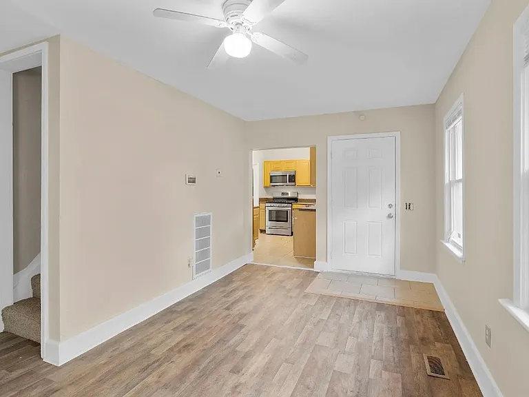 6261 Alexander St — Photo 3