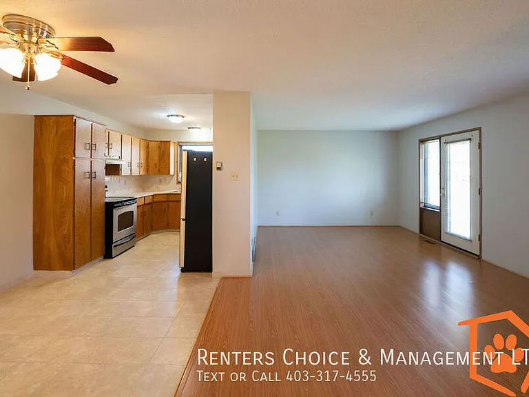 320 52nd Ave W #3 — Photo 3