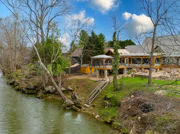 1956 Pittman Center Rd, Sevierville, TN 37876