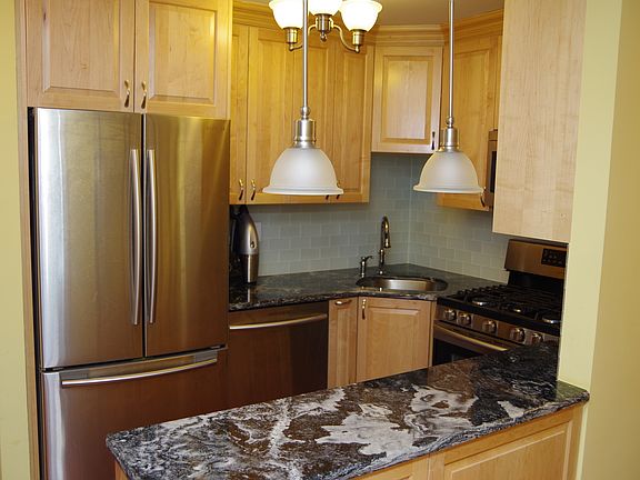4th image of 130 W 67th St APT 20D