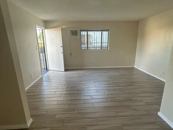 138 E 93rd St, Los Angeles, CA 90003