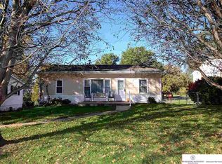 7814 N Ridge Dr, Omaha, NE 68112