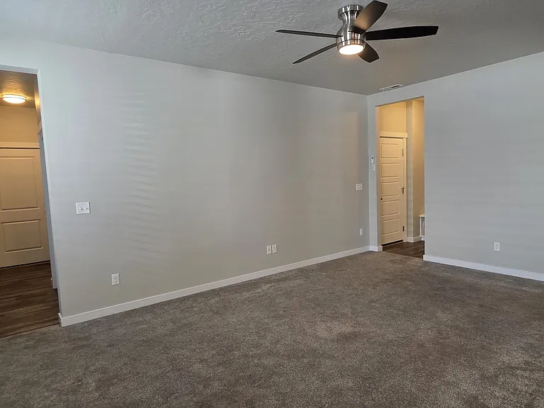 3313 S Daybreak Ave — Photo 8