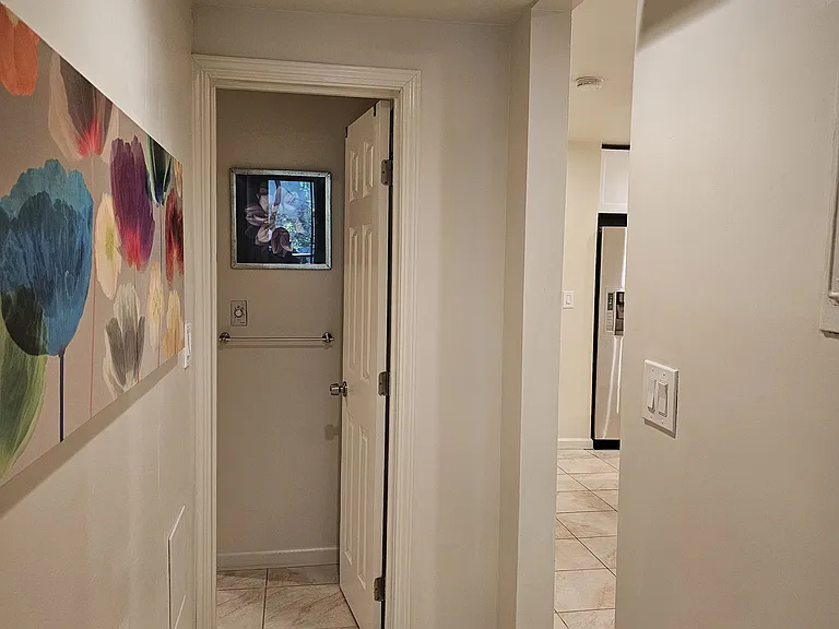 Bathroom 1 Entry