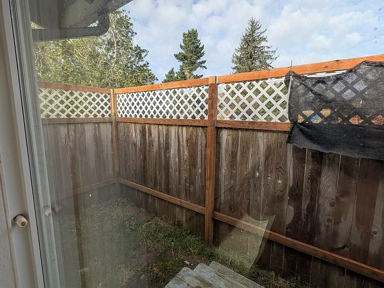 911 SW Pt Brown Ave — Photo 9