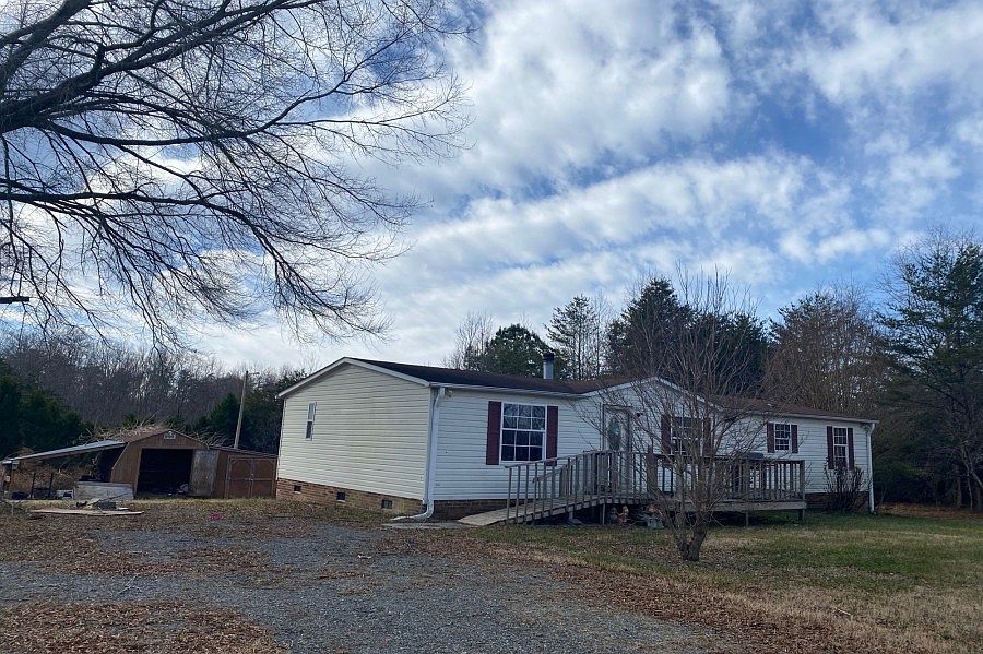 2nd image of 220 Yount Rd