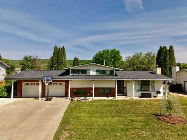 8301 W 94th St, Peace River, AB T8S 1G1