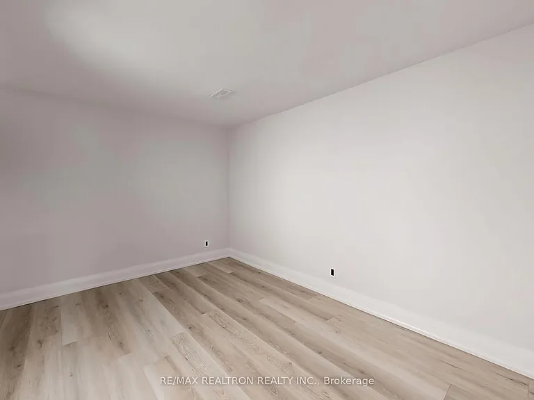 28 Blue Spruce Ln #BASEMENT — Photo 11