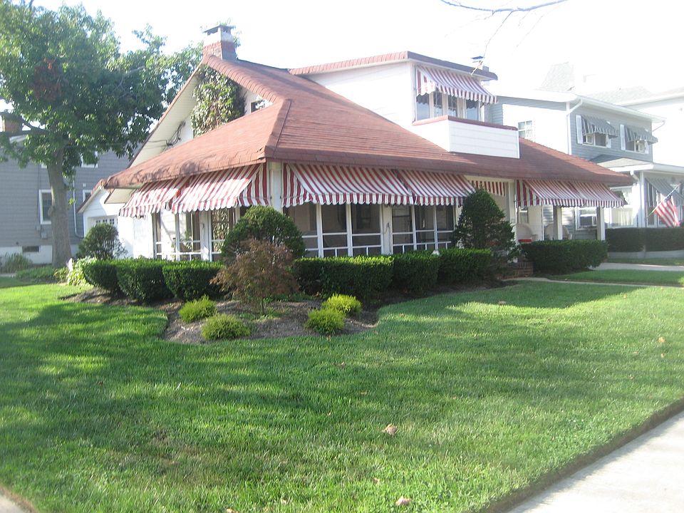 Outside of Charming Cottage