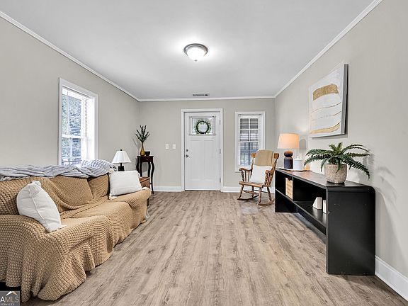 3rd image of 411 Ash St