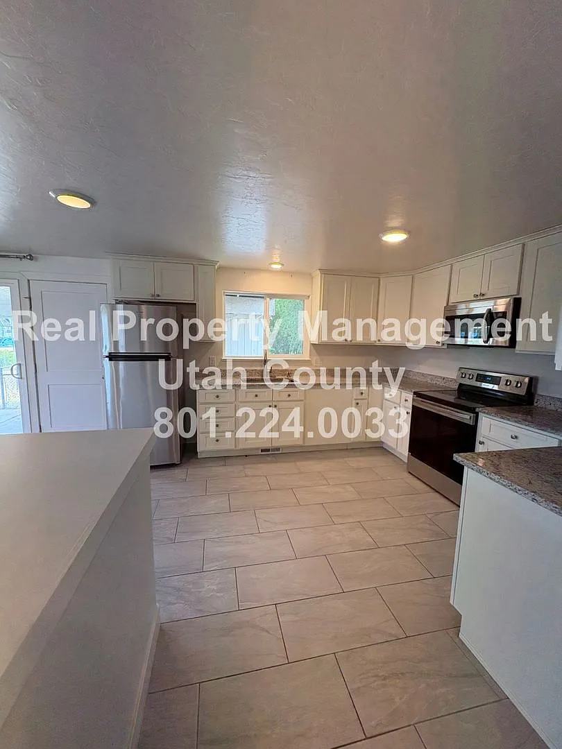 Home in Orem Next Door to Park — Photo 3