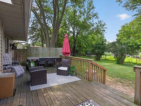 3rd image of 3430 Acacia Dr
