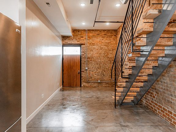 5th image of 225 Old South High St APT 125-225-125